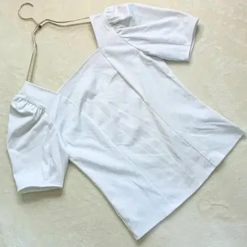 지유 스퀘어넥 퍼프 슬리브 상의 화이트 L 사이즈 여성용