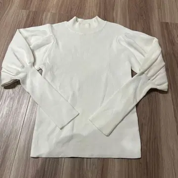 루루 윌로비 LOULOU WILLOUGHBY 니트 화이트 스웨터