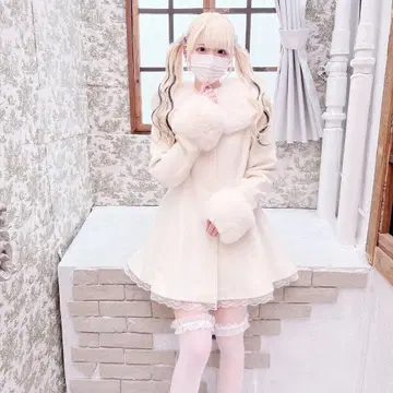 MARS 이모 콜라보 코트 화이트