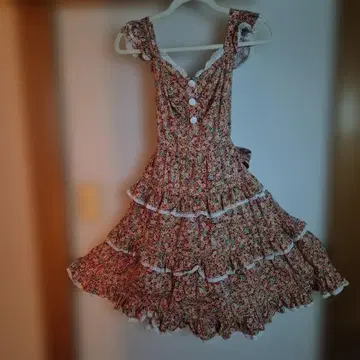 프릴 달린 꽃무늬 슬리브리스 원피스