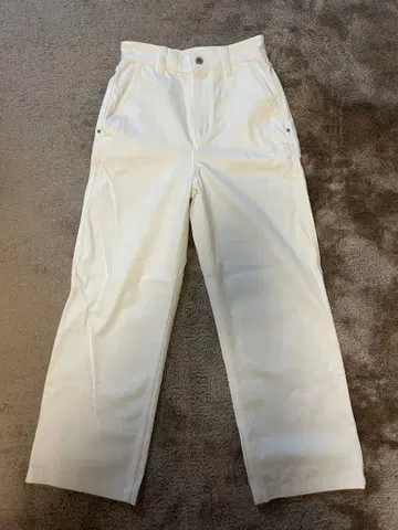 화이트 부츠컷 데님