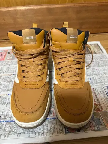 VANS 브라운 하이컷 스니커즈