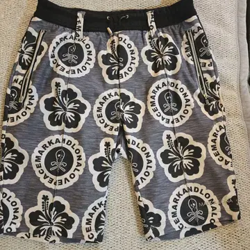 MARK&LONA 하이비스커스 패턴 숏팬츠