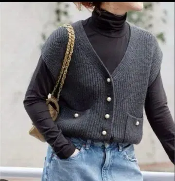 스픽 앤 스팬 펄 버튼 꽈배기 니트 베스트