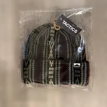 AUTUMN LANDSCAPE BEANIE / MERLOT