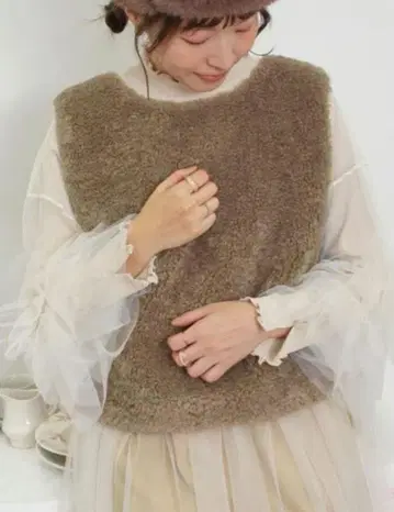 새상품 사만사 모스모스 앞뒤 착용 가능한 복슬복슬 보아 베스트