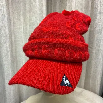 lecoqsportif 빨간색 폼폼 포함 니트 모자