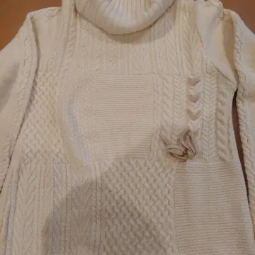 아이보리 하이넥 케이블 니트 롱 스웨터