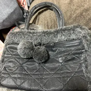 그레이 퀼팅 핸드백 폼폼 포함