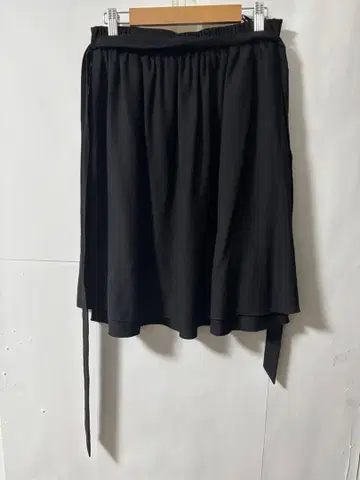 [ 당일 발송 ] L 블랙 플레어 스커트 무릎 기장 리본 포함