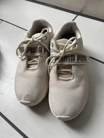 푸마 플라울 통굽 스니커즈