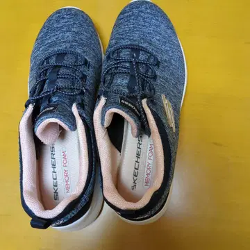 SKECHERS 메모리폼 스니커즈 7.5 US