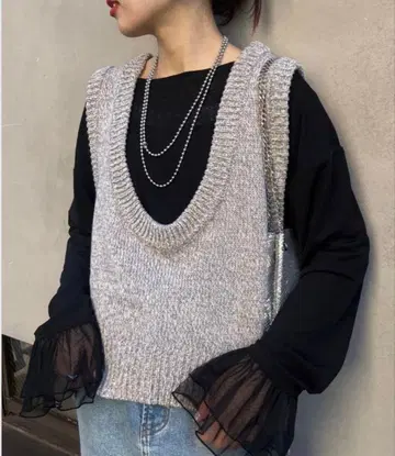 미사용 새상품 차오패닉 깊은 U넥 멜란지 라메 니트 베스트