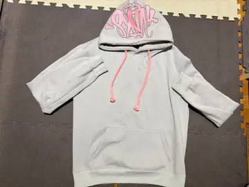 라이트 그레이 반팔 후드티 핑크 로고