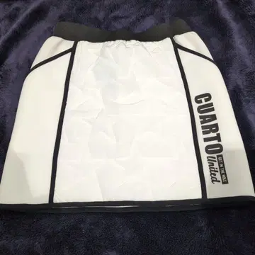 CUARTO united 화이트 퀼팅 스커트
