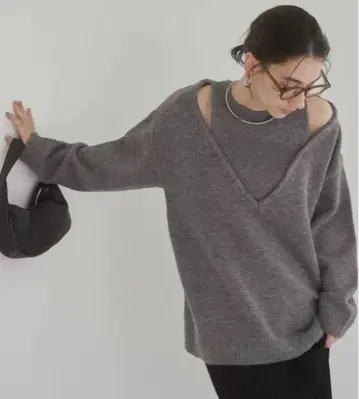 페이크 레이어드 V넥 니트