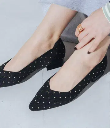 스터드 장식 블랙 니트 스틸레토 펌프스