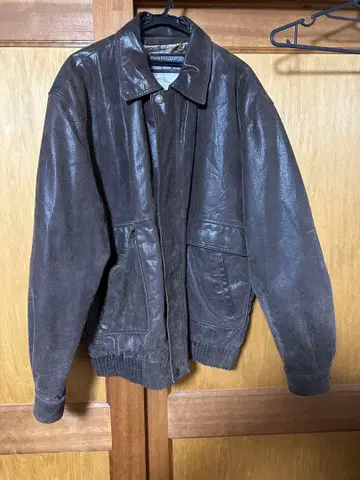 다크 브라운 가죽 자켓