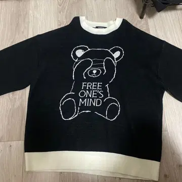 FREE ONE'S MIND 곰 자수 니트