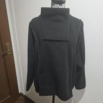 LUCA 새상품급 플리스 하이넥 스웨터 블랙