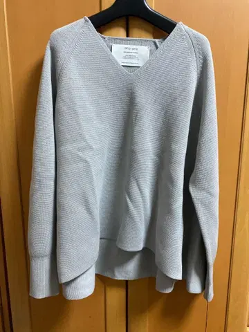 ara.ara 아라아라 그레이 V넥 니트