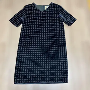 자유구 블랙 벨로아 원단 패턴 원피스