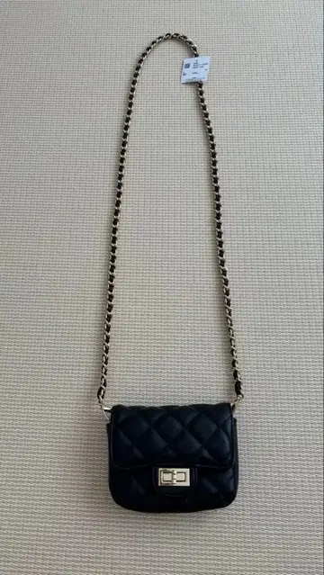 미사용 새상품 a.v.v 아베베 체인 숄더 퀼트 미니백