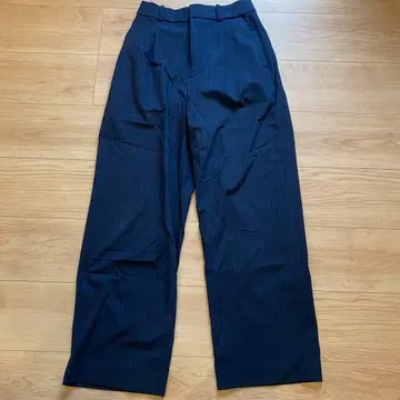 UNIQLO 네이비 스트라이프 슬랙스