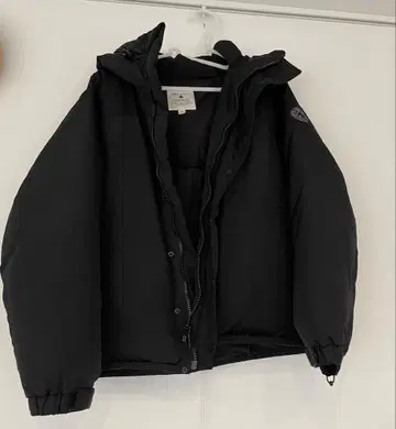 블랙 후드 부착 다운 자켓 니코앤드