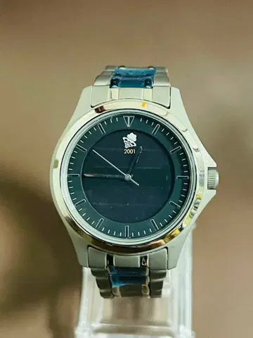 2001 블랙 아날로그 손목시계