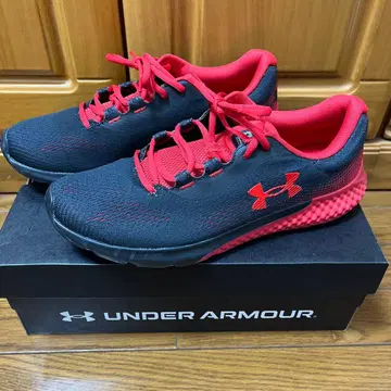 언더아머 스니커즈 CHARGED ROGUE 4