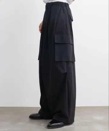 [ M 사이즈 ] sinss 와이드 실루엣 카고 팬츠 블랙