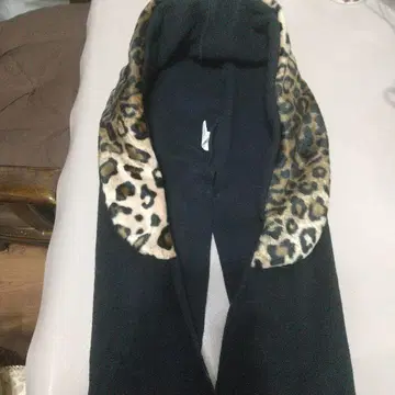 플리스 레오파드 무늬 후드 부착 머플러