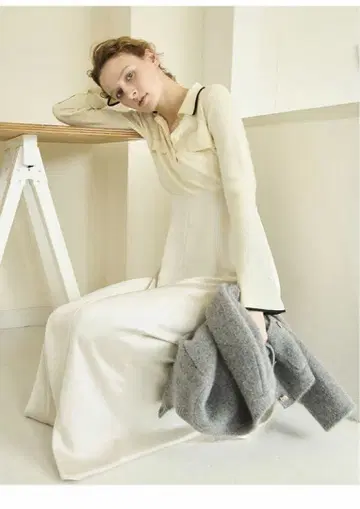 이번 시즌 FRAY I.D 프레이 아이디 오픈 폴로 카라 니트 원피스