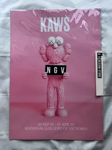 새상품 미개봉 배송비 포함 KAWS 카우스 포스터 아트 핑크 피규어