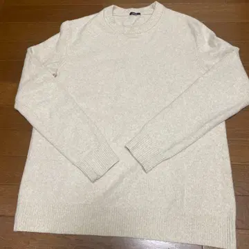 DENHAM 크루넥 니트 크림색