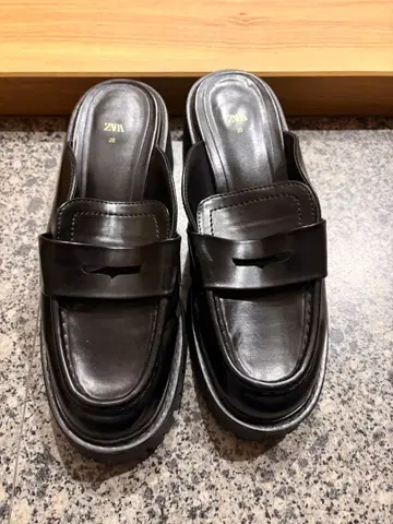 ZARA 블랙 플랫폼 로퍼 39