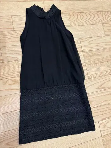 슬리브리스 무릎 기장 원피스 블랙