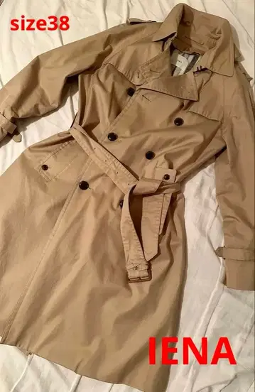 베이지 더블 브레스트 트렌치코트