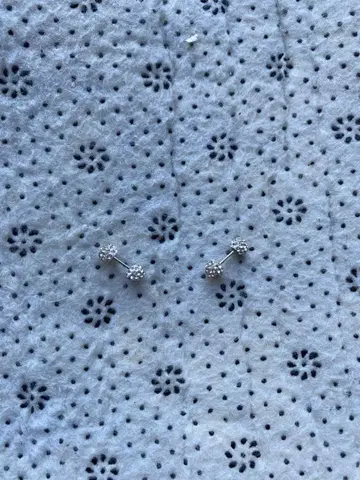 크리스탈 장식 실버볼 귀걸이