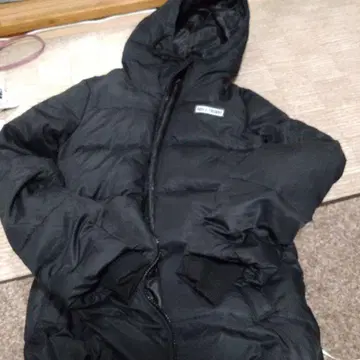 로데오 크라운 블랙 후드 부착 다운 자켓