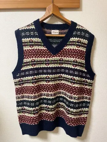 Trombones 노르딕 무늬 V넥 베스트