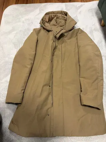유니클로 하이브리드 다운 코트 L 사이즈