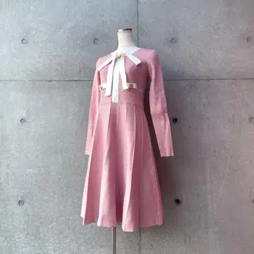 택 포함 새상품 바이컬러 보타이 니트 플레어 원피스 핑크 S