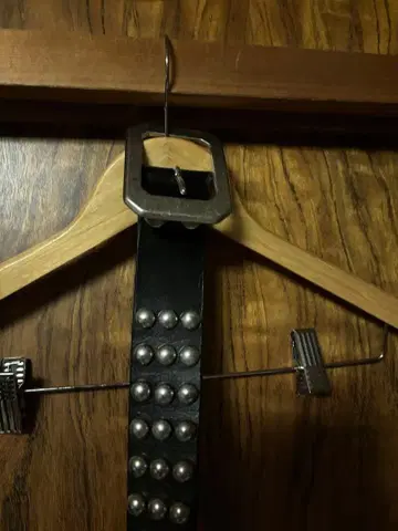 네온 가죽 의류 스터드 장식 블랙 가죽 벨트