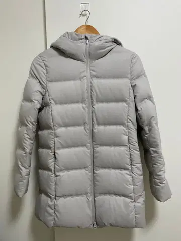 [ 새상품급 ] Uniqlo 심리스 다운 자켓 M