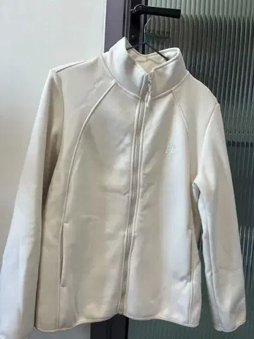 화이트 집업 자켓