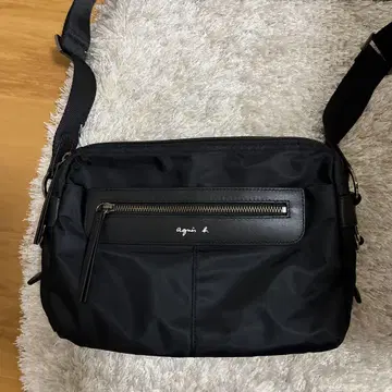 agnes b. 블랙 숄더백 사코슈