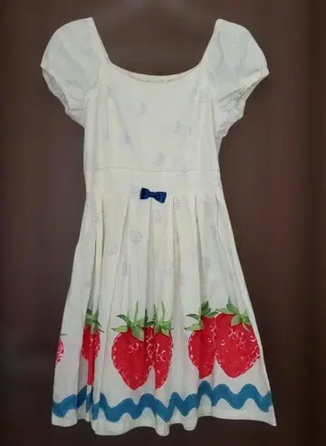 에밀리 템플큐트 딸기 프린트 OP