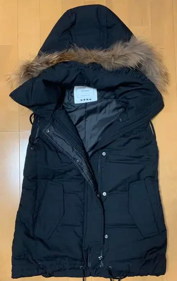 PLST 블랙 다운 베스트 퍼 후드 포함